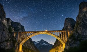 星空が綺麗なループ橋